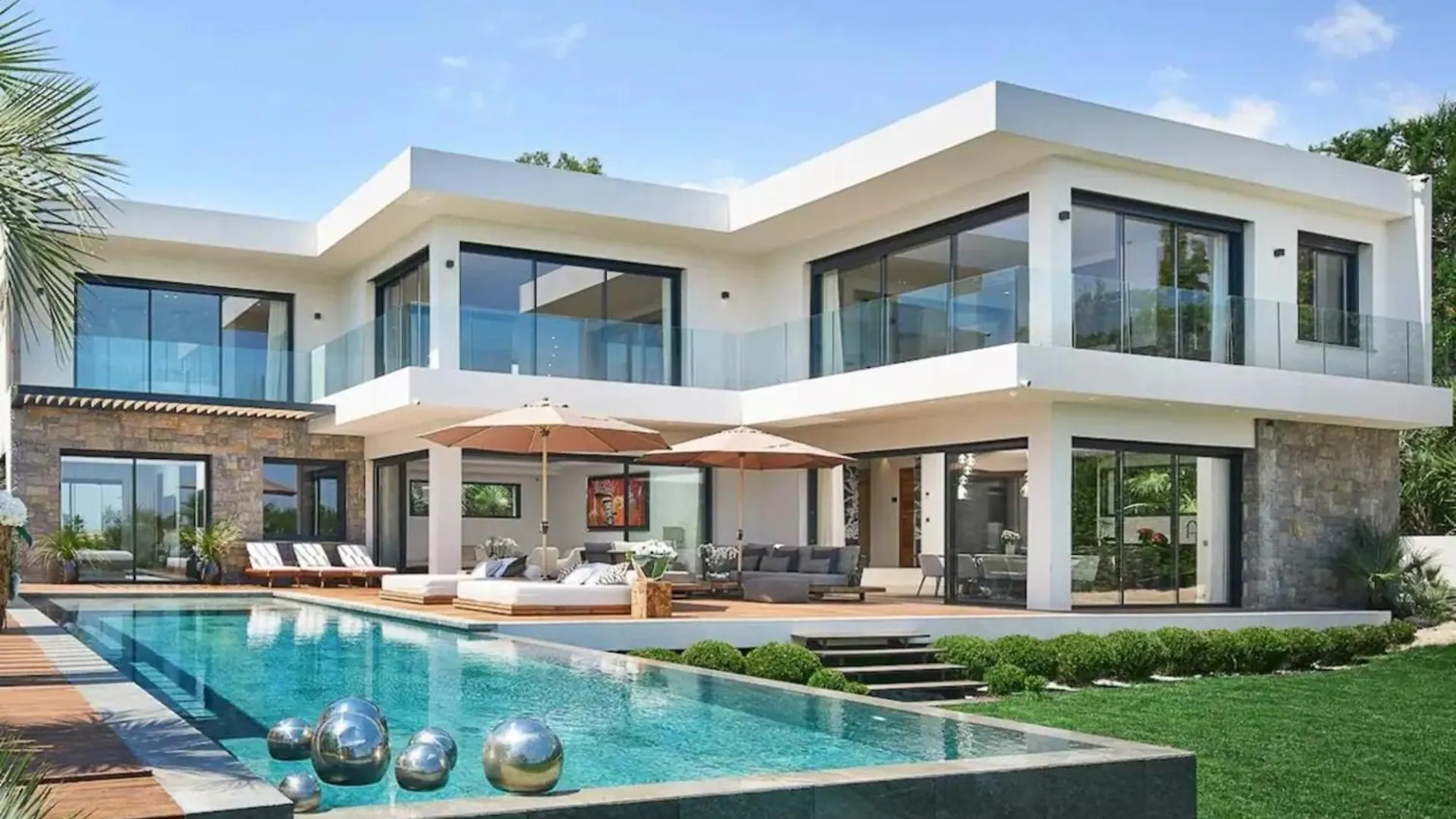 Luxury Ramatuelle Villa With Poool contacts