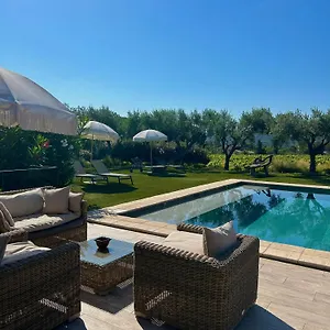 De L'oumede Aparthotel